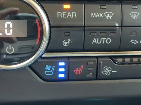 Certified 2020 Ford Expedition XLT w/ Equipment Group 202A AWD/4WD image 22