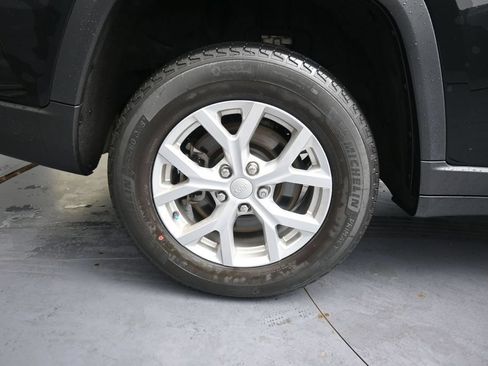 Used 2023 Jeep Grand Cherokee L Limited AWD/4WD image 17