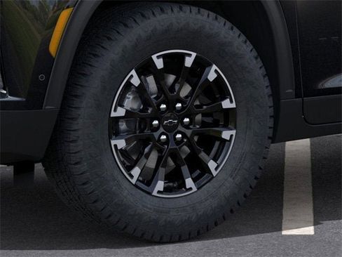 New 2025 Chevrolet Traverse Z71 w/ Enhanced Driving Package image 9