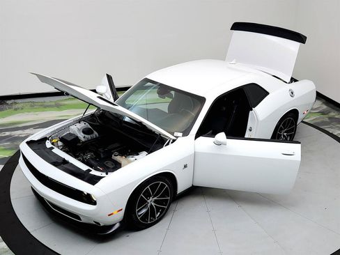 Used 2018 Dodge Challenger R/T Scat Pack RWD image 33