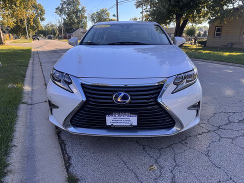 Used 2018 Lexus ES 300h image 2
