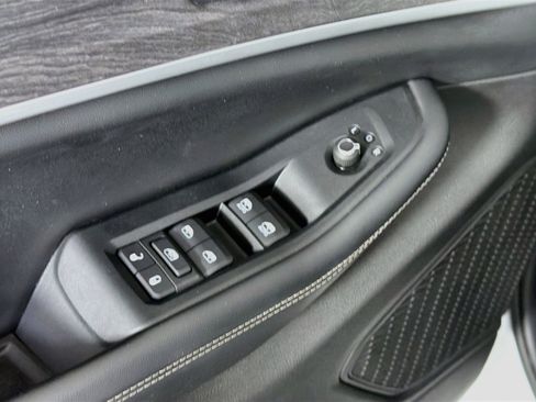 Used 2023 Jeep Grand Cherokee L Limited w/ Luxury Tech Group II RWD image 15