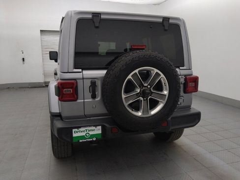 Used 2018 Jeep Wrangler Unlimited Sahara AWD/4WD image 6