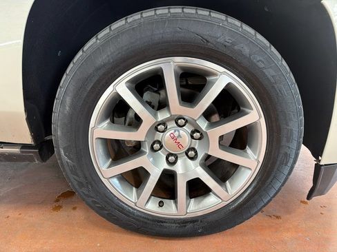 Used 2016 GMC Yukon Denali w/ Open Road Package AWD/4WD image 11