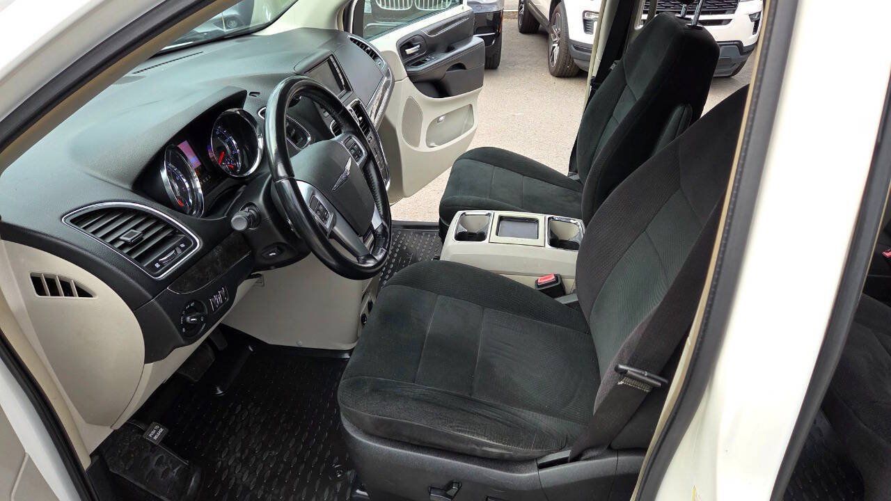 Used 2011 Chrysler Town & Country Touring FWD image 29