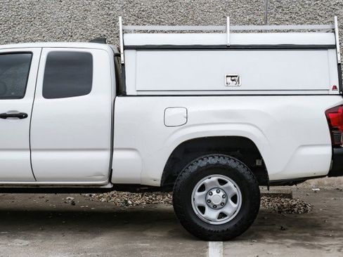 Used 2022 Toyota Tacoma SR image 17