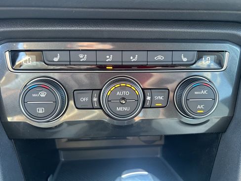 Used 2018 Volkswagen Tiguan SE image 22