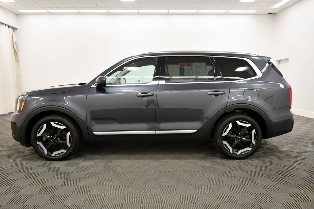 Certified 2024 Kia Telluride S AWD/4WD image 4
