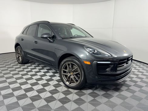Certified 2025 Porsche Macan image 7
