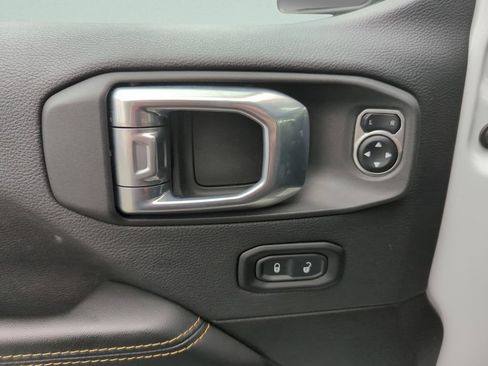 Used 2025 Jeep Wrangler Unlimited Sahara AWD/4WD image 26