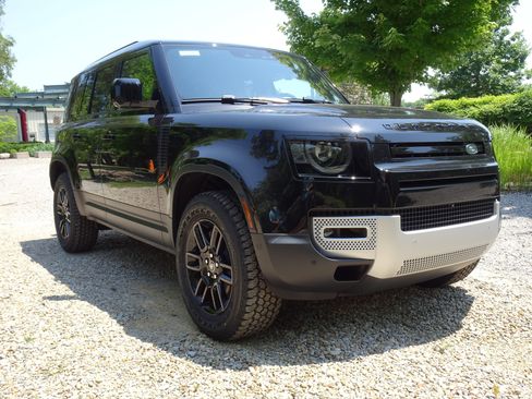 New 2025 Land Rover Defender 110 S image 12