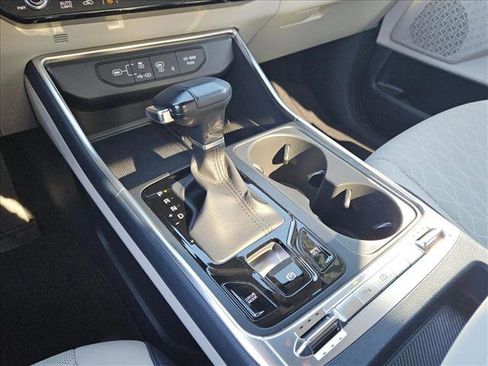 Used 2025 Kia Carnival SX w/ SX Dark Edition Package image 12