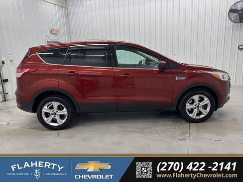Used 2015 Ford Escape SE image 2