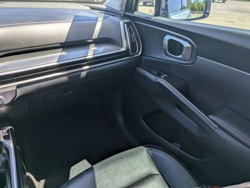 Certified 2025 Kia Sorento EX AWD/4WD image 17