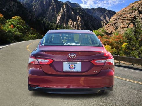 Used 2018 Toyota Camry LE image 4