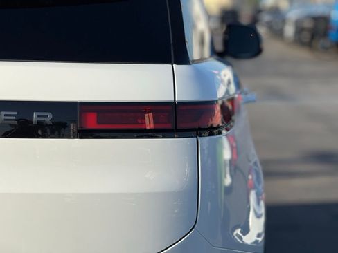 Used 2024 Land Rover Range Rover Sport SE image 10