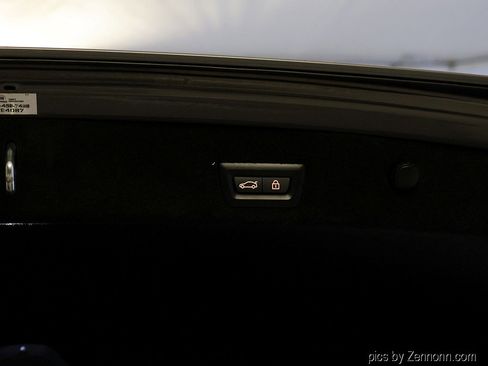 Certified 2022 BMW 750i xDrive w/ Executive Package image 35