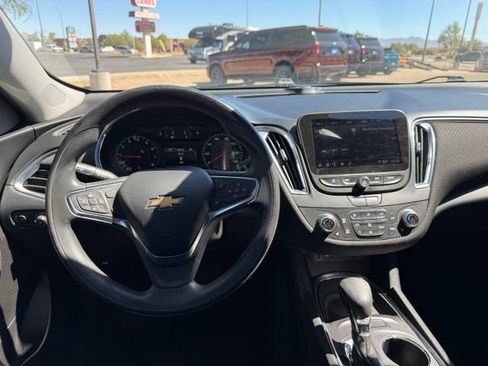 Used 2021 Chevrolet Malibu LT FWD image 16