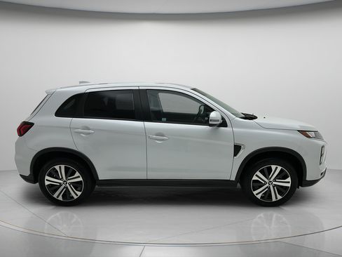 Used 2025 Mitsubishi Outlander Sport SE AWD/4WD image 2