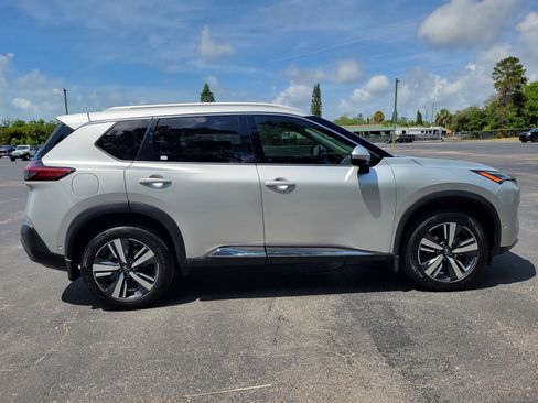 Used 2023 Nissan Rogue SL w/ SL Premium Package FWD image 4