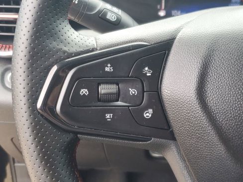 Used 2025 Chevrolet Trax RS w/ Sunroof Package image 21