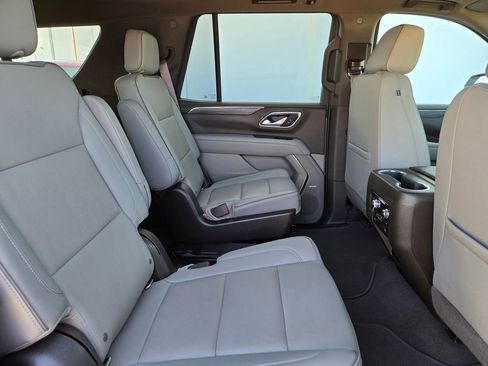 Used 2022 GMC Yukon SLT w/ SLT Premium Package image 30