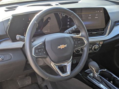 Used 2025 Chevrolet Trax LT w/ LT Convenience Package image 15