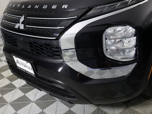 Used 2024 Mitsubishi Outlander ES image 35