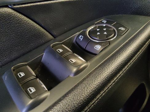 Used 2018 Ford Explorer Limited image 27