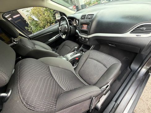 Used 2019 Dodge Journey SE w/ Connectivity Group FWD image 36