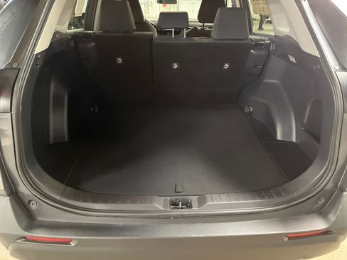 Used 2021 Toyota RAV4 LE image 21