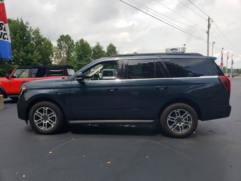 Used 2025 Ford Expedition Active AWD/4WD image 9
