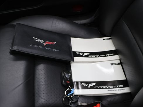 Used 2005 Chevrolet Corvette Convertible w/ Preferred Equipment Group RWD image 46