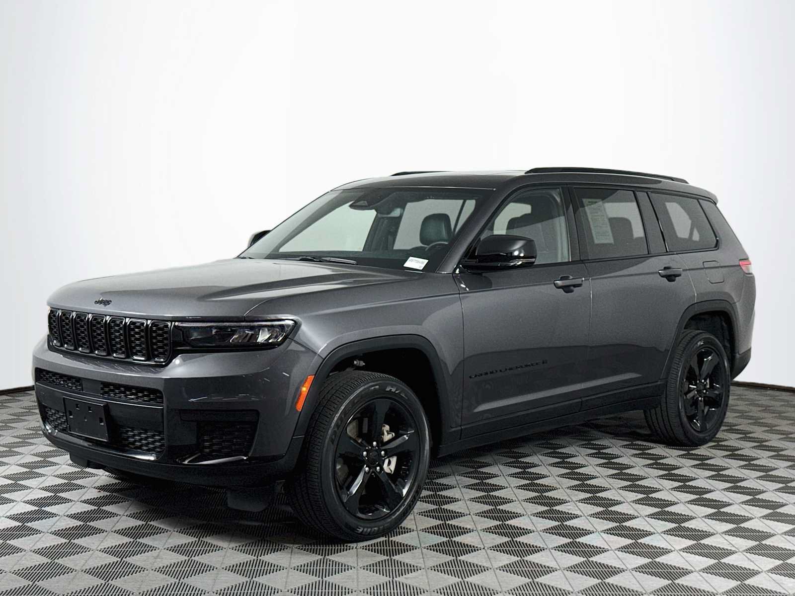 Used 2023 Jeep Grand Cherokee L Altitude AWD/4WD image 1