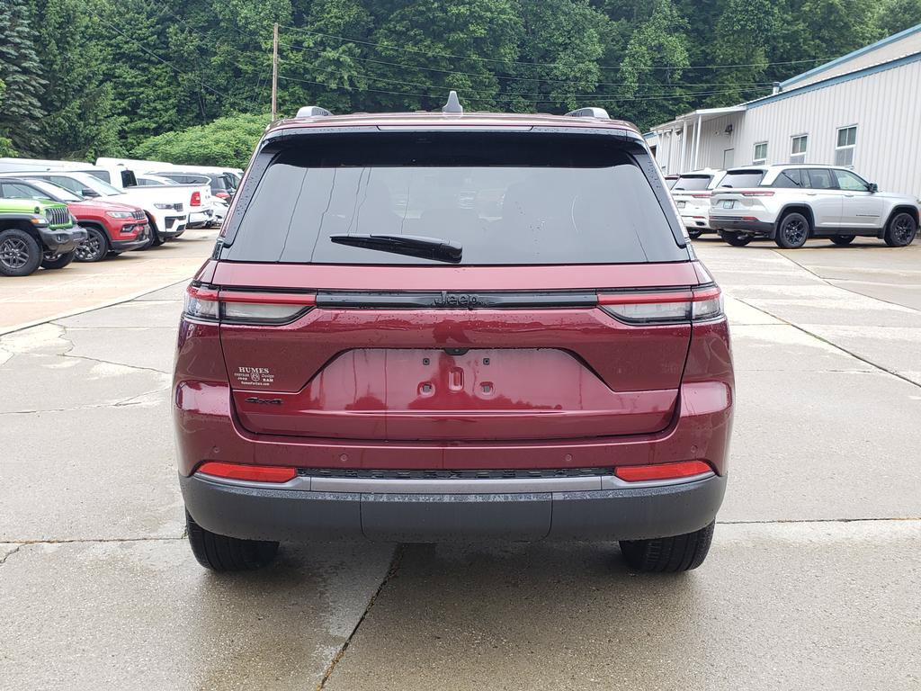 New 2026 Jeep Grand Cherokee Limited w/ Limited Altitude Package AWD/4WD image 4