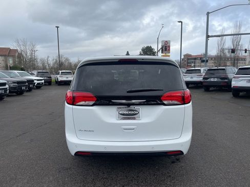 New 2026 Chrysler Voyager LX image 5