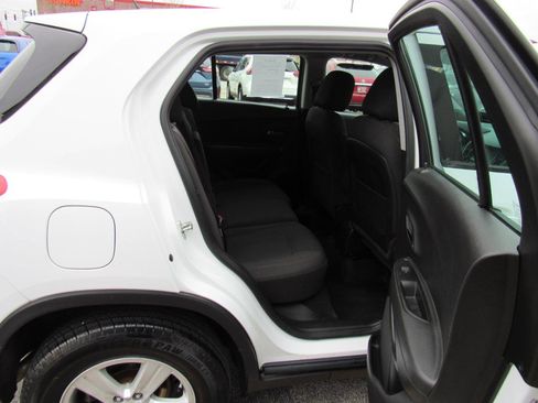 Used 2017 Chevrolet Trax LS image 28