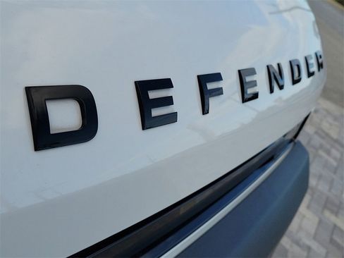 Used 2024 Land Rover Defender 110 S image 9