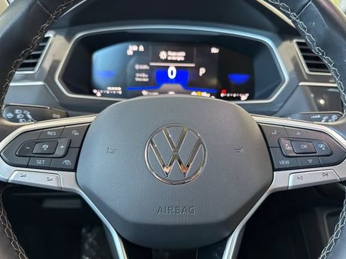Used 2024 Volkswagen Tiguan SE AWD/4WD image 36