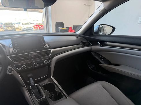 Used 2018 Honda Accord LX image 23