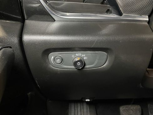 Used 2023 Chevrolet Traverse RS image 28