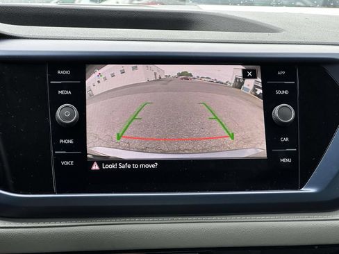 Used 2024 Volkswagen Taos SE FWD image 19