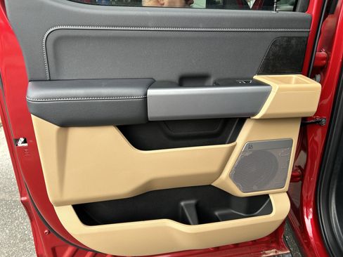 Used 2024 Ford F250 XLT w/ Black Appearance Package image 17