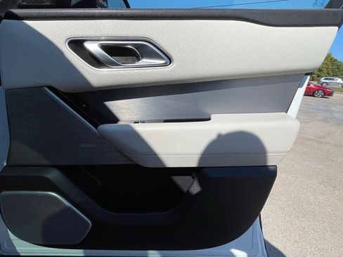 Used 2019 Land Rover Range Rover Velar R-Dynamic SE image 38