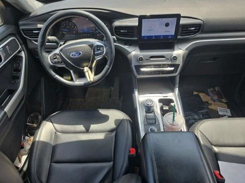 Used 2022 Ford Explorer XLT w/ Equipment Group 202A AWD/4WD image 2