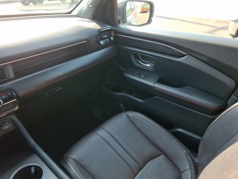 Used 2025 Honda Pilot Black Edition image 16
