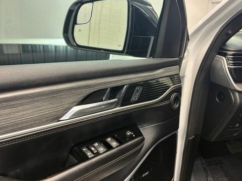 Used 2023 Jeep Wagoneer L Series III w/ Premium Group I AWD/4WD image 12