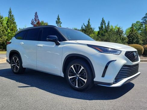 Used 2021 Toyota Highlander XSE AWD/4WD image 3