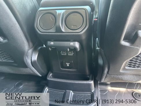 Used 2022 Jeep Wrangler Unlimited Rubicon 4xe w/ Cold Weather Group AWD/4WD image 12
