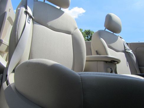 Used 2011 Chrysler 200 Touring FWD image 25